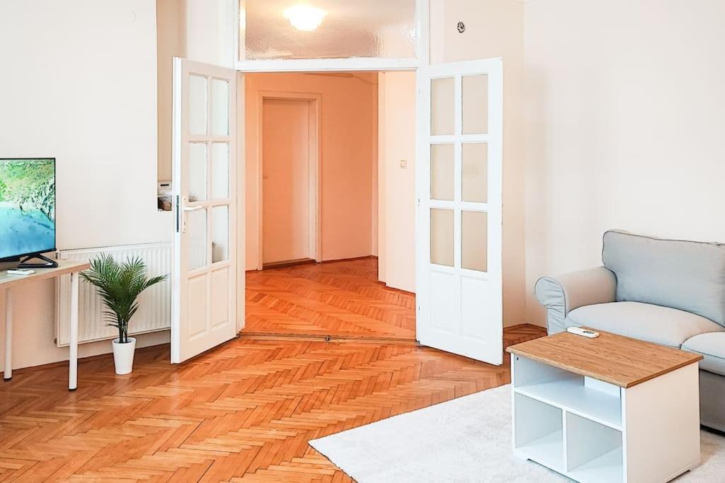 Filinhome Trg Mladenaca Novi Sad Extérieur photo